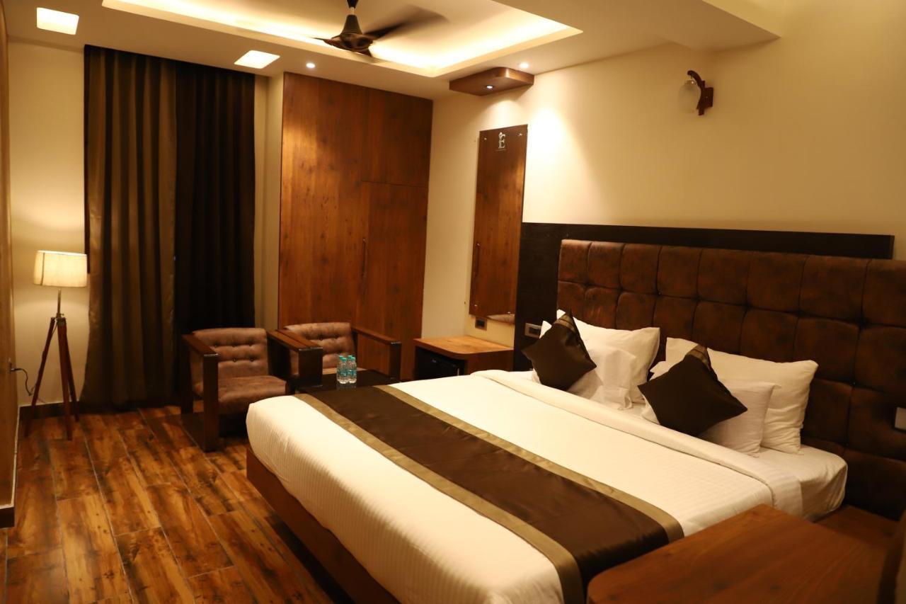 Hotel Emperio Grand Lucknow Exteriör bild