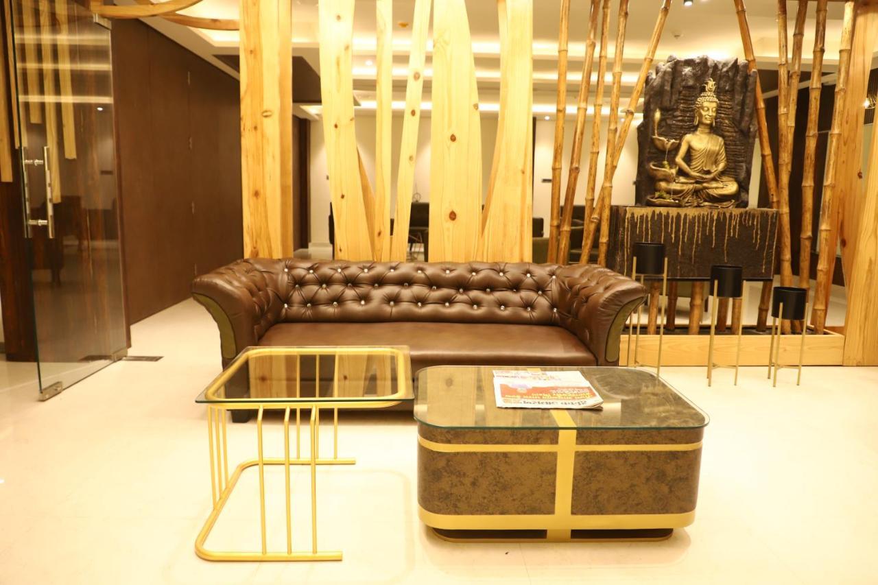 Hotel Emperio Grand Lucknow Exteriör bild