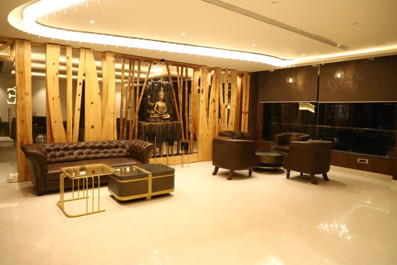 Hotel Emperio Grand Lucknow Exteriör bild