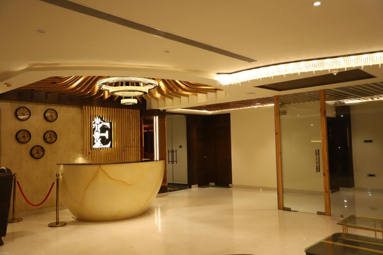 Hotel Emperio Grand Lucknow Exteriör bild