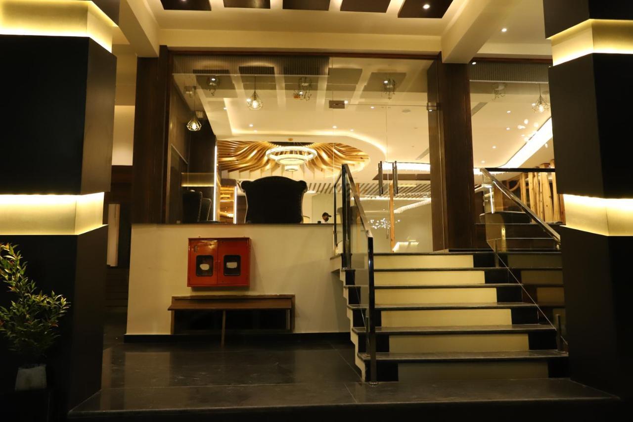 Hotel Emperio Grand Lucknow Exteriör bild