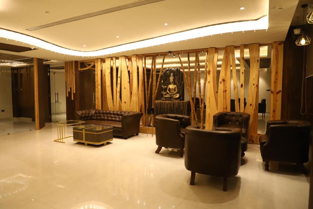 Hotel Emperio Grand Lucknow Exteriör bild