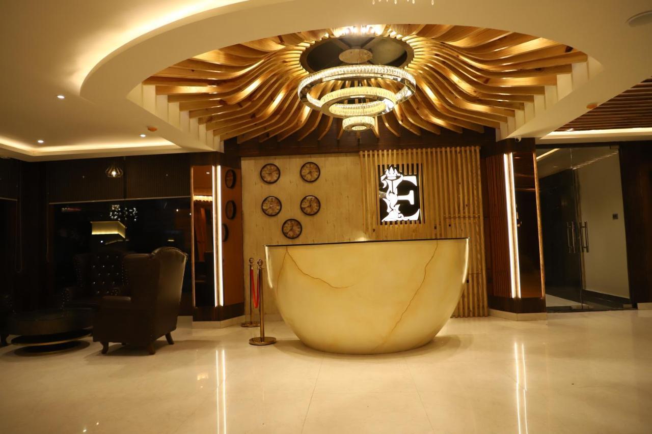 Hotel Emperio Grand Lucknow Exteriör bild